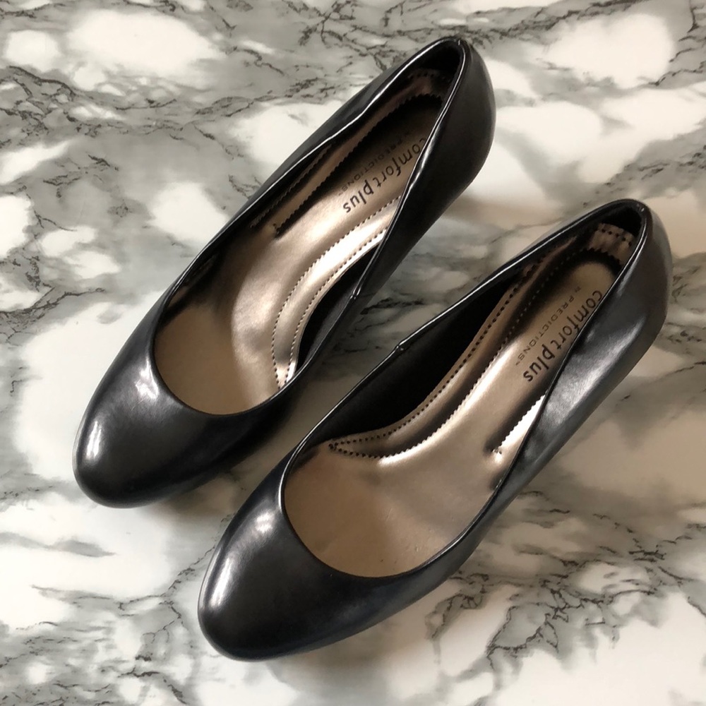 Comfortable low heel pumps.